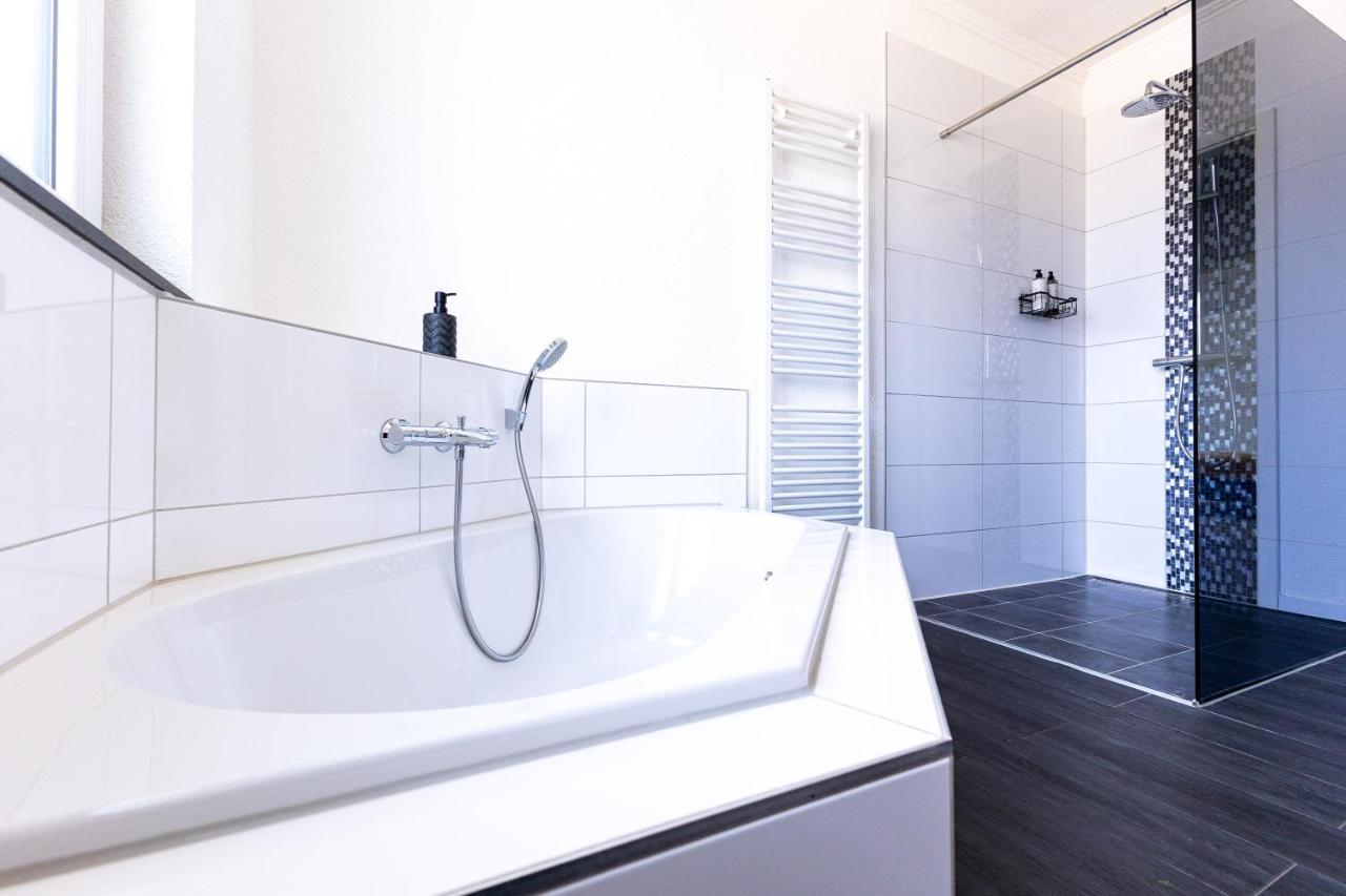 Design Apartment Zentral Fuer 6 In Andernach: Ausblick, Wifi, Kueche מראה חיצוני תמונה