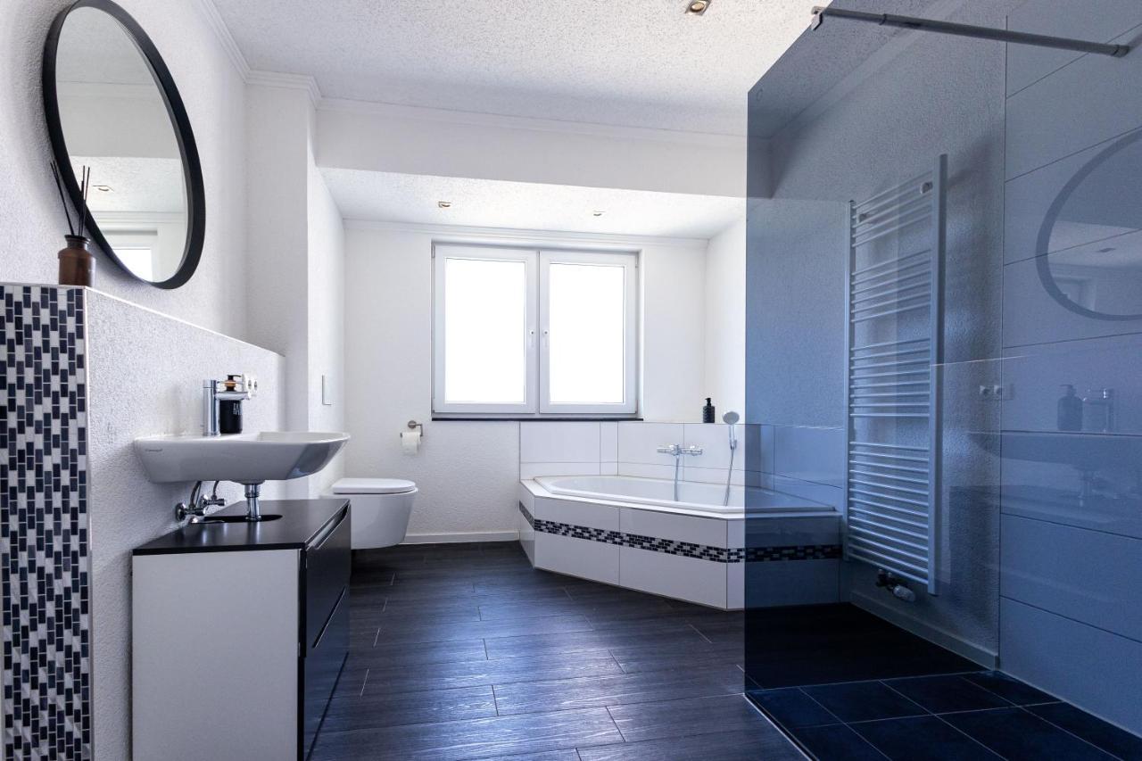 Design Apartment Zentral Fuer 6 In Andernach: Ausblick, Wifi, Kueche מראה חיצוני תמונה